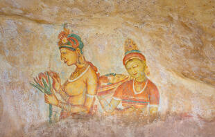 Wandgemälde der Wolkenmädchen in Sirigiya 