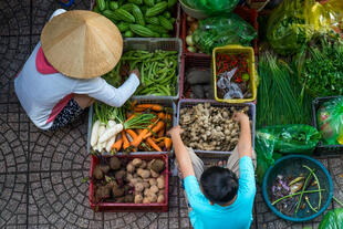 Frauen auf dem Gemüsemarkt