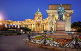 Beleuchtete Sehenswürdigkeit Kasaner Kathedrale St Petersburg