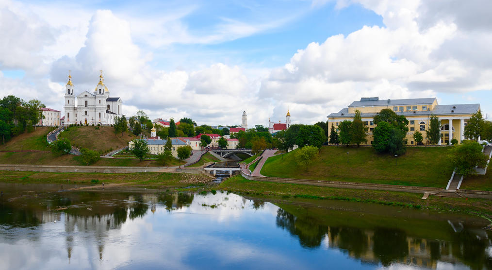 Blick über die Düna auf das historische Zentrum Vitebsks