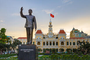 Ho Chi Minh Statue vor dem Rathaus in Saigon 