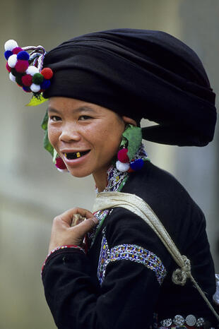 Vietnamesin in traditioneller Kleidung 