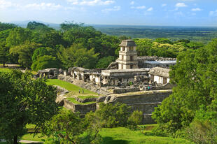 Maya-Ruinen von Palenque im Regenwald Chiapas