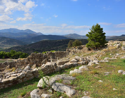 Blick auf archäologische Stätte Mykenes & Tiryns'