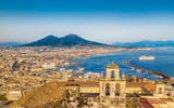 Neapel mit Vesuv im Hintergrund