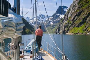 Segelschiff im Trollfjord