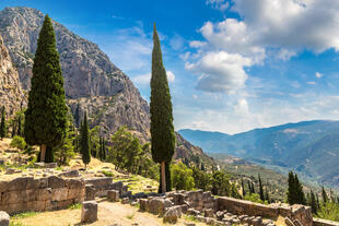 Ruinen der antiken Stätte Delphi
