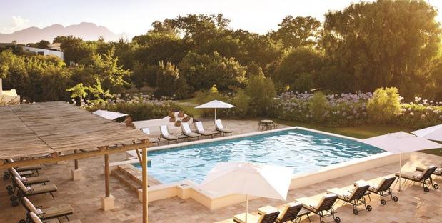 Großer Swimming Pool
