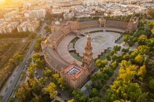 Plaza de Espana im María-Luisa-Park in Sevilla
