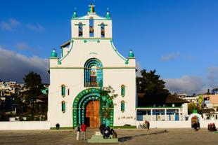 Kirche im indigenen Bergdorf San Juan Chamula