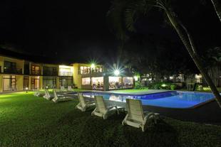 Hotel bei Nacht