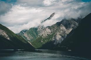 Koman Stausee und Albanische Alpen  