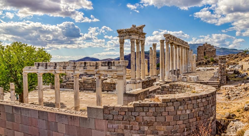 Blick auf das Akropolis von Pergamon bei einer 15 Tage Türkei Rundreise
