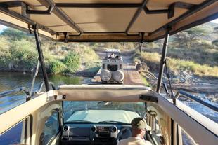 Flussüberquerung mit Safari Jeeps