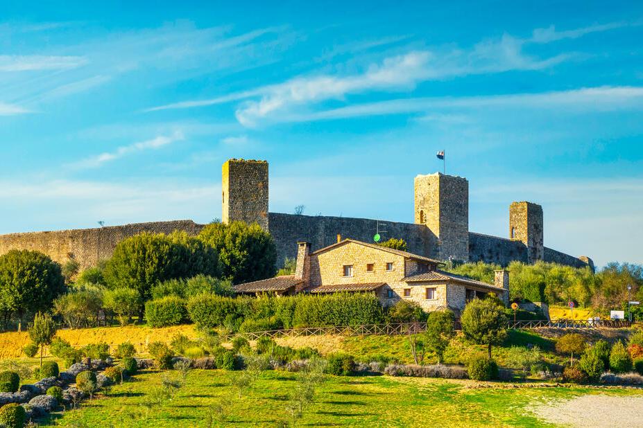 Blick auf Monteriggioni von der Via Francigena