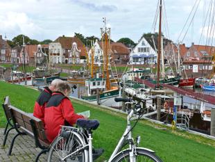 Radtour entlang des Greetsieler Hafens