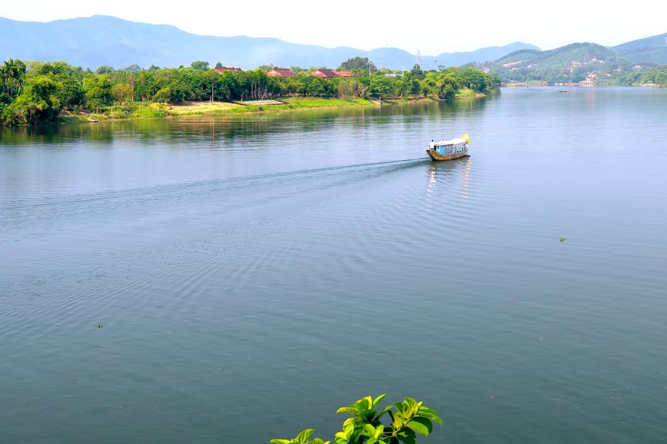 Boot auf dem Parfüm-Fluss