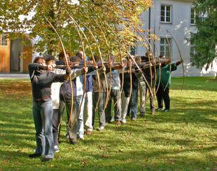 Meditatives Bogenschießen im Grünen 