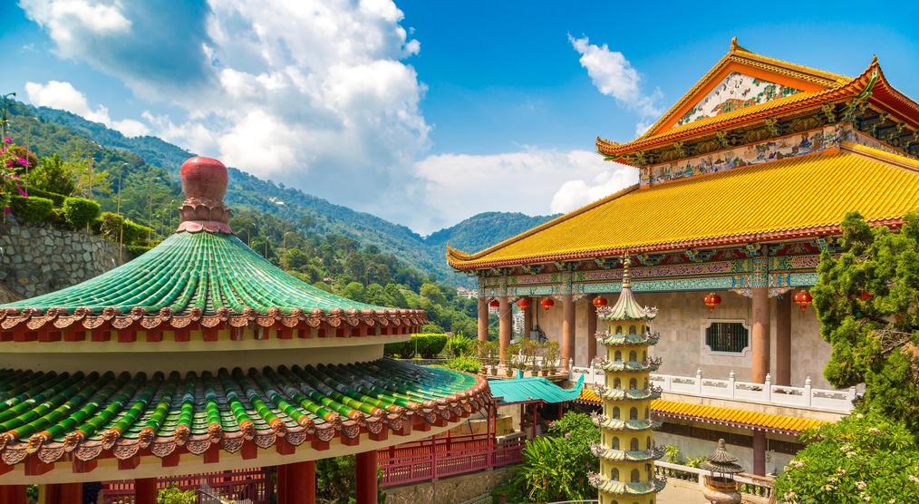 Blick auf den Tempel Kek Lok Si bei einer Gruppenreise durch Malaysia