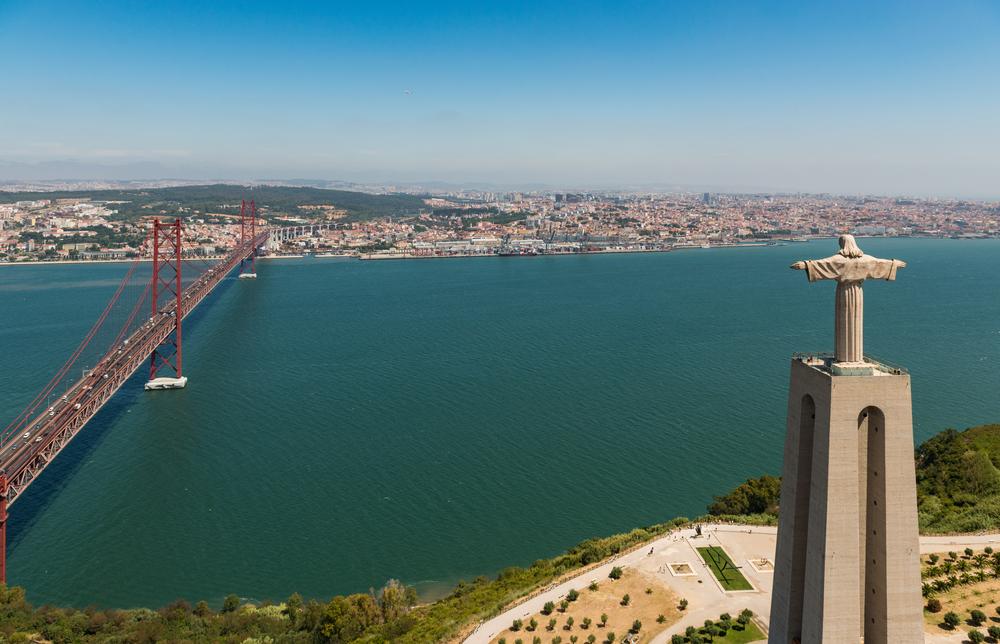 Cristo Rei mit Blick auf Tejo und Ponte 25 de Abril