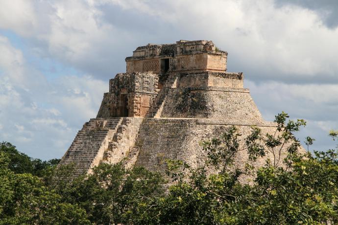 Tag5_MX_Uxmal_shutterstock_556490728_fertatay.jpg