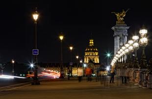 Invalidendom bei Nacht