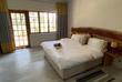 Schlafzimmer mit Doppelbett