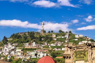 Blick auf Panecillo Hill in Quito