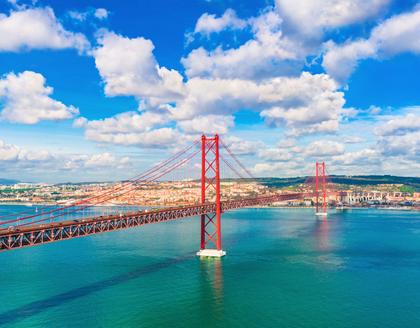 Ponte 25 de Abril bei Sonnenschein