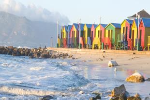 Bunte Strandhäuser in Kapstadt