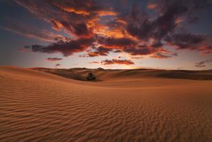 Sonnenuntergang in der Wüste Gobi