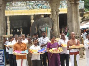 Vorbereitung zur Pooja Zeremonie in Tanjore