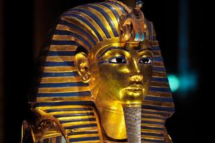 Die Goldene Maske von Tutanchamun im Grand Egyptian Museum in Kairo