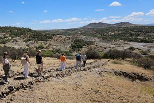 Wanderung im Olduvai Tal