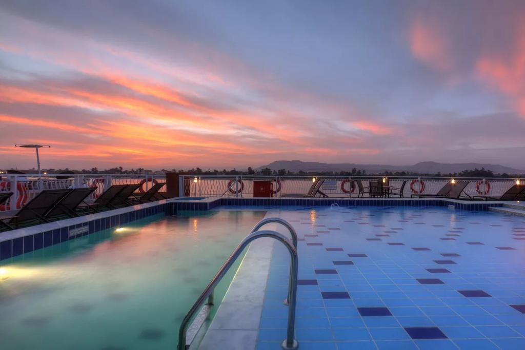 Pool auf Sonnendeck 