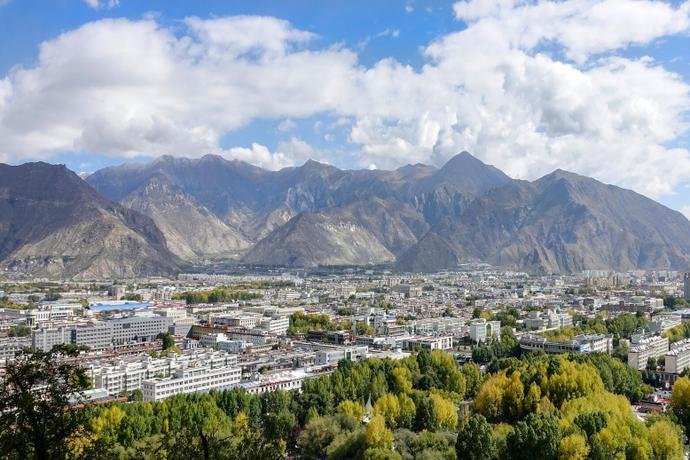 Sicht auf das Himalaya-Gebirge in der Tibet Region in China