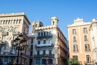 Häuserfassaden an der Las Ramblas 
