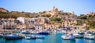 Gozo vom Meer aus