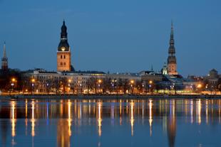 Riga bei Nacht