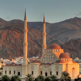 Oman: Blick auf die Große Sultan-Qabus-Moschee in Maskat