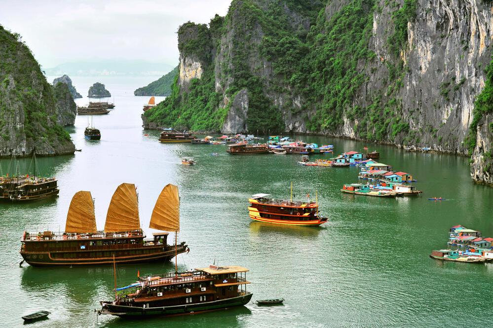 Floating Village in der Halong-Bucht