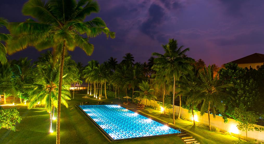 Swimming Pool bei Nacht