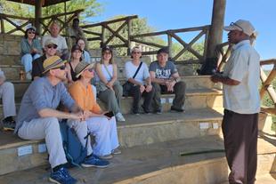 SKR Gäste in der Olduvai Schlucht