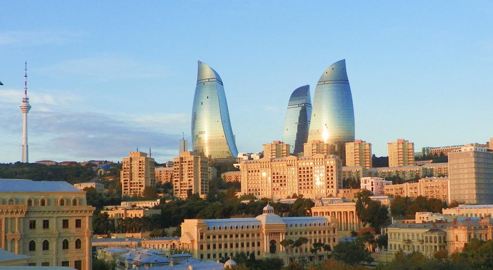 Skyline von Baku während einer Aserbaischan Gruppenreise