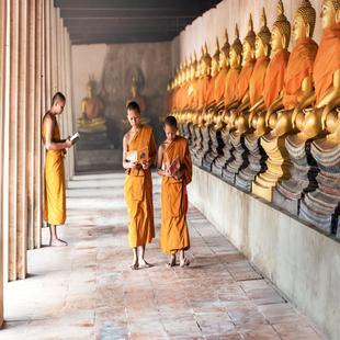 Buddhistische Schüler im Kloster