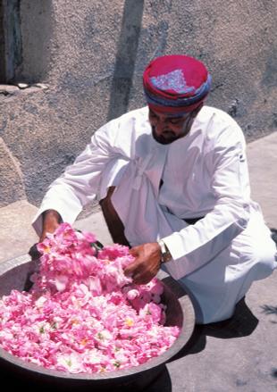 Arabischer Mann mit Blumen