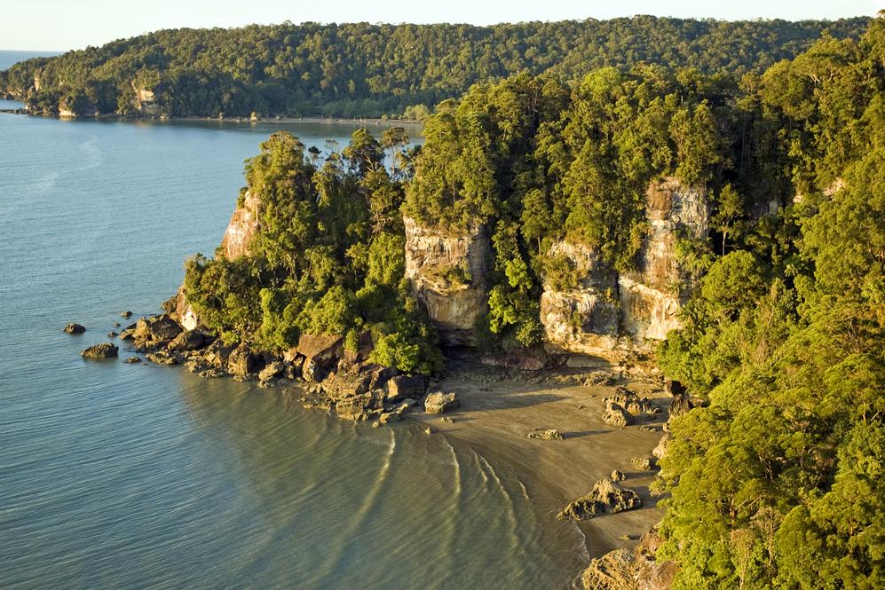 Luftbild des Bako-Nationalpark auf Borneo