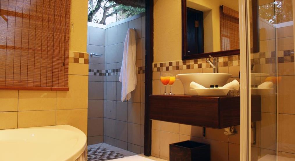Beispiel: Badezimmer mit In- und Outdoordusche