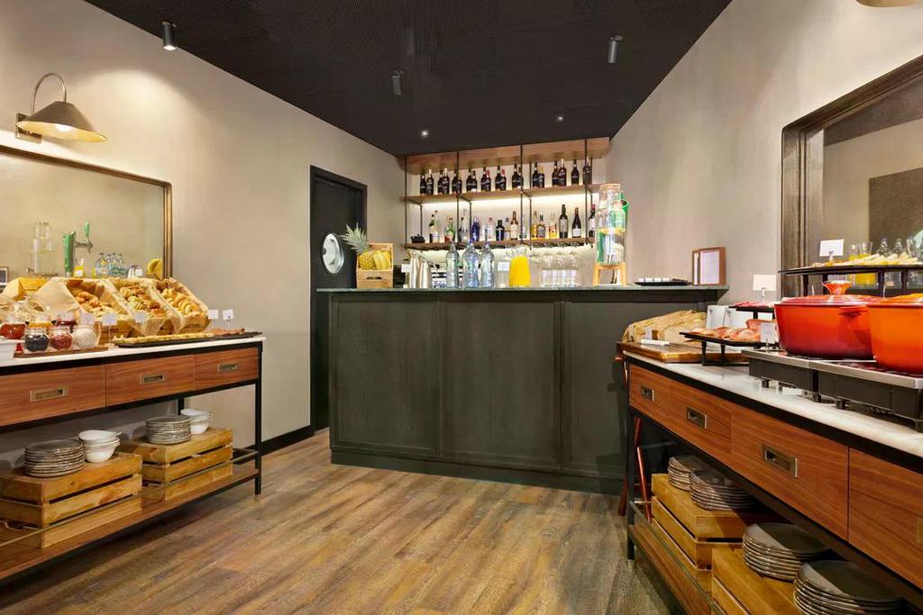 Bar und Frühstücksbuffet 