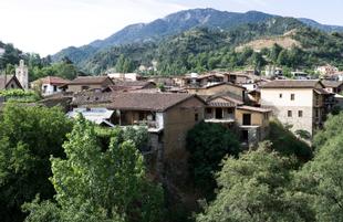 Das Bergdorf Kakopetria im Troodos-Gebirge